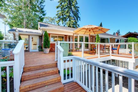 Deck Construction & Outdoor Living Spaces